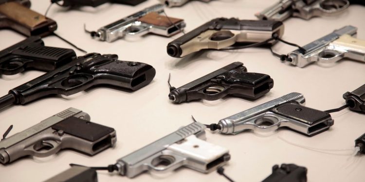 Interior y Policía ordena a exfuncionarios y particulares devolver de inmediato armas de fuego asignadas