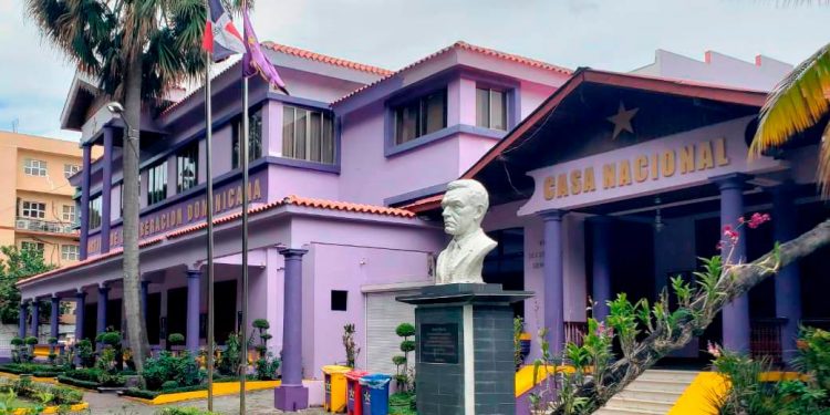 Lugo Minaya se va del PLD