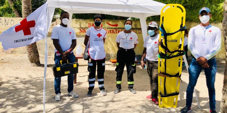 Cruz Roja Dominicana asiste de manera directa a bañistas y conductores en Semana Santa