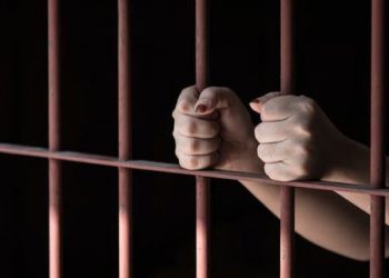 Tribunal mantiene prisión preventiva a mujer que estafaba con venta de vehículos en Tenares