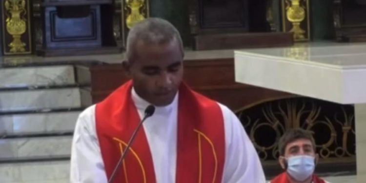 Iglesia denuncia extorsiones y chantajes de comunicadores a través de las redes sociales