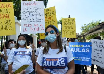 Un grupo de padres y el Minerd libran una verdadera batalla judicial por el regreso a las aulas