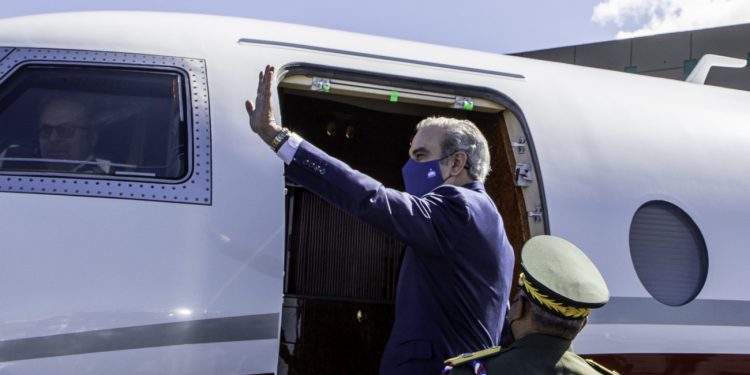 Presidente Abinader saldrá a Ecuador el domingo para toma de posesión de Lasso