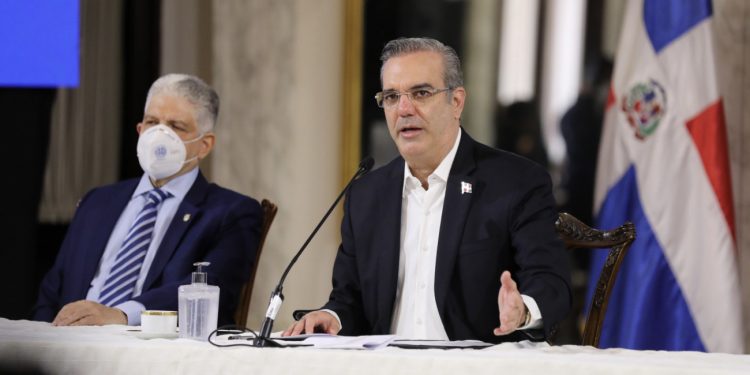 Presidente Abinader plantea diálogo nacional con sectores productivos para crear 600 mil empleos