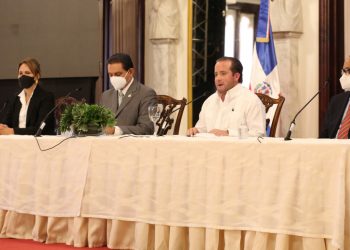 Poder Ejecutivo confirma que los contratos con farmacéuticas para adquirir vacunas contra el COVID-19 son transparentes