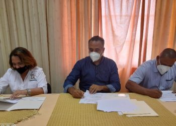 Alcalde de Bayaguana y  FUNDESIRE firman acuerdos de colaboración