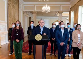 Duque defiende a la fuerza pública tras denuncias de violenta represión de las protestas y promete abrir un «espacio para escuchar a la ciudadanía»