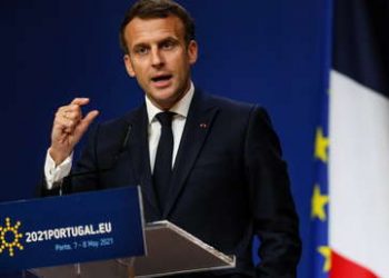 Macron insta a los «países anglosajones» a levantar las prohibiciones de exportación de vacunas contra el coronavirus