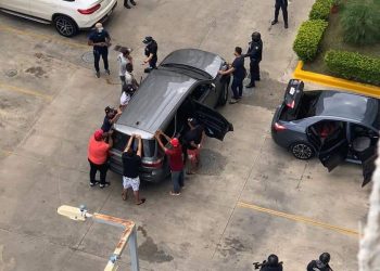 Allanan residencia a supuestos tarjeteros en Santo Domingo Este