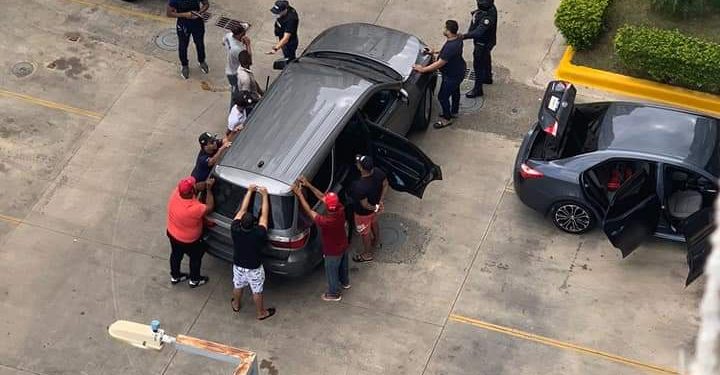 Allanan residencia a supuestos tarjeteros en Santo Domingo Este