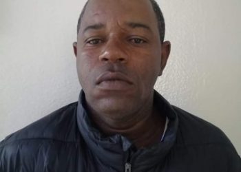 Hombre incendia casa con cuatro niños adentro; dos pierden la vida