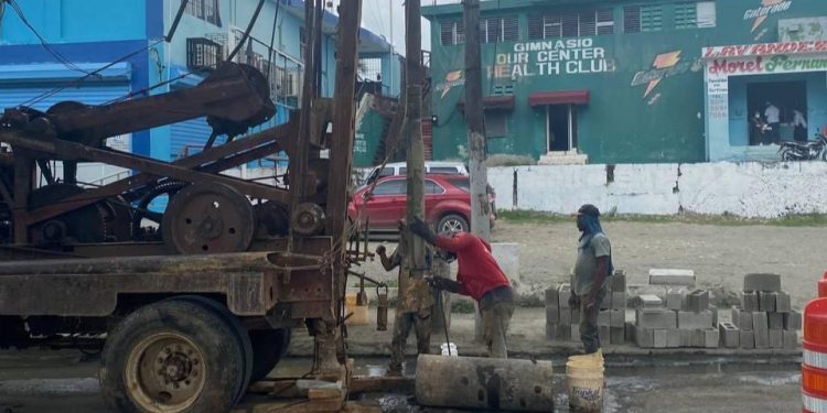 Alcaldía de SDN resuelve el problema de drenaje pluvial en av. Hermanas Mirabal