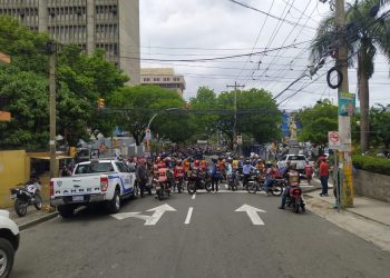 Motoristas abarrotan Palacio de la PN pidiendo cese de supuestos abusos policiales