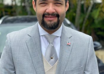 Economista sugiere endeudamiento responsable y no reforma tributaria