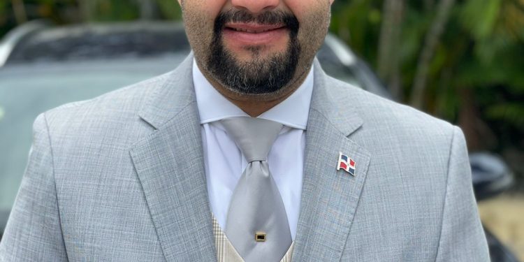 Economista sugiere endeudamiento responsable y no reforma tributaria