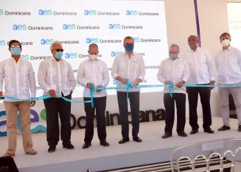 Presidente Abinader inaugura primera operación 100% renovable del Grupo AES en RD