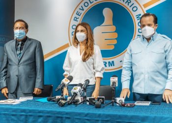 PRM juramenta a Aníbal De Peña, cantautor del Himno de la Revolución de Abril del 65