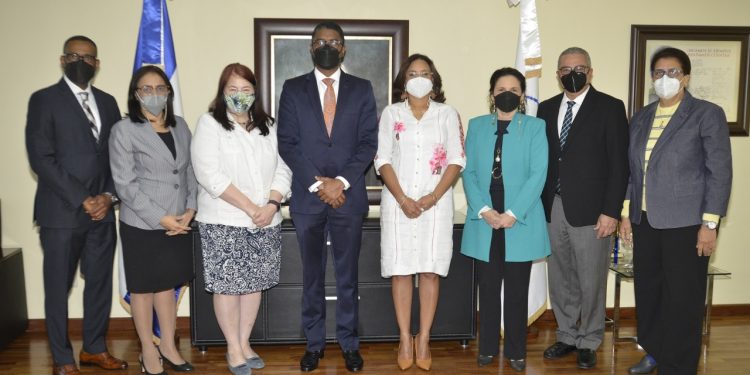 Cámara de Cuentas recibe visita de representante de USAID