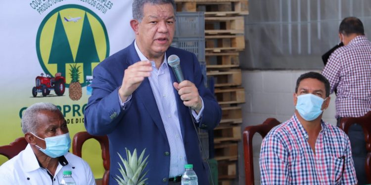 Leonel Fernández se reúne con agricultores, ganaderos, empresarios y dirigentes políticos de Sánchez Ramírez