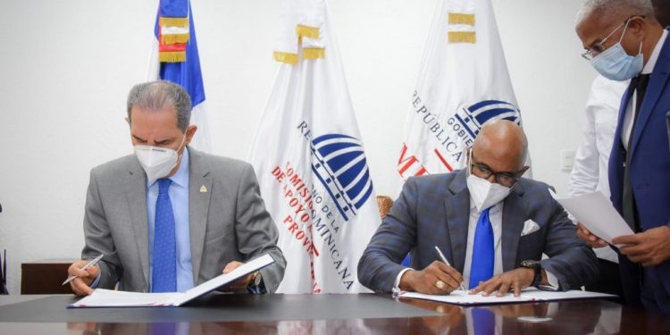 MESCYT y CPADP firman convenio para beneficiar con becas a estudiantes de todo el país