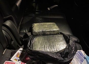 Ocupan dos kilos de cocaína en pipeta abandonada por hombre tras persecución