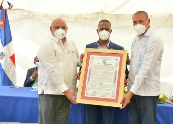 Senador Lenin Valdez reconoce primer árbitro dominicano en llegar a las Grandes Ligas