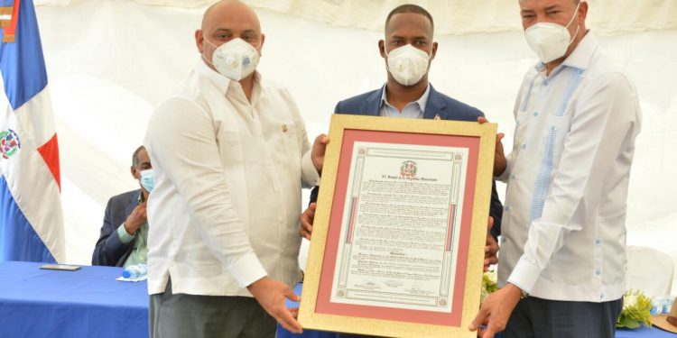 Senador Lenin Valdez reconoce primer árbitro dominicano en llegar a las Grandes Ligas
