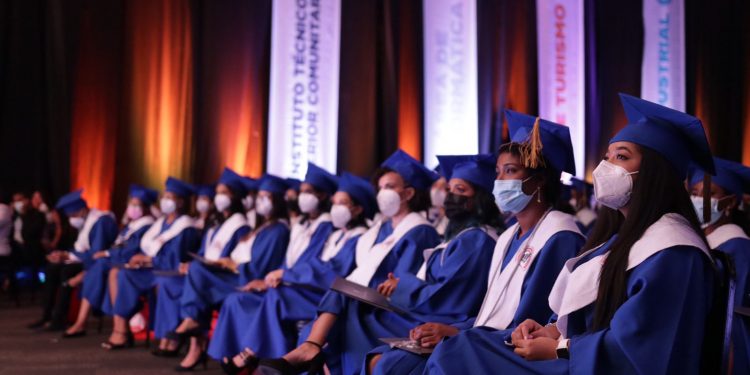 ITSC gradúa 438 nuevos técnicos superiores