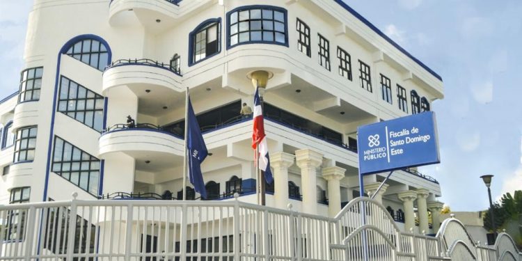 Fiscalía SDE obtiene un año de prisión preventiva contra dos hombres que traficaban con 442 paquetes de cocaína