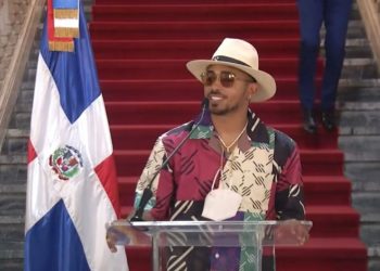 Ozuna exhorta a jóvenes vacunarse contra covid-19