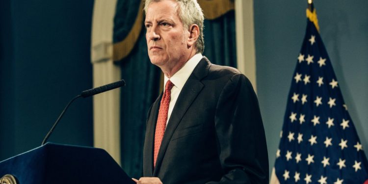 Hamburguesas y papas gratis para que los neoyorquinos se vacunen