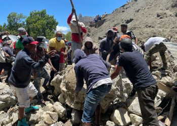 Se derrumba una pared y mata a dos personas en Baní