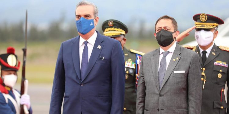 Abinader llega a Ecuador para toma de posesión del nuevo presidente de Ecuador