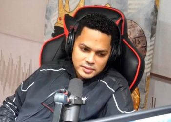 Alofoke pide a Acroarte retirarlo de la categoría donde está nominado con Carlos Durán