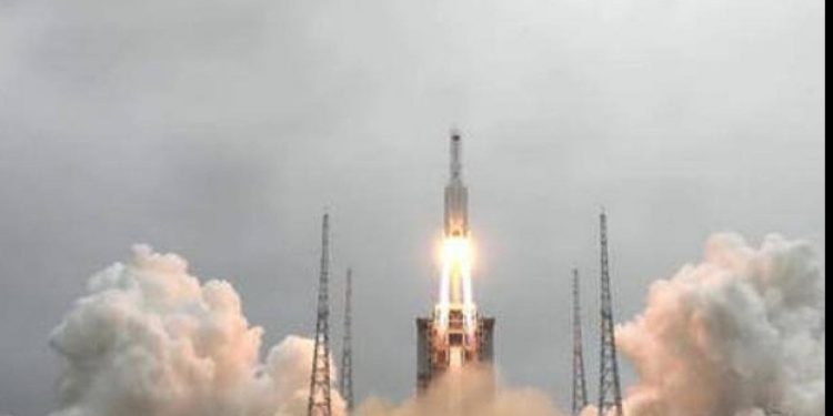 Finalmente cae Cohete chino que estaba fuera de control