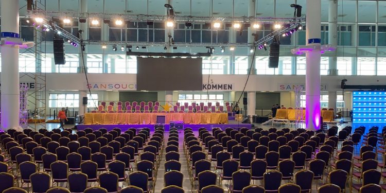 Escenario preparado para reunión del CC del PLD