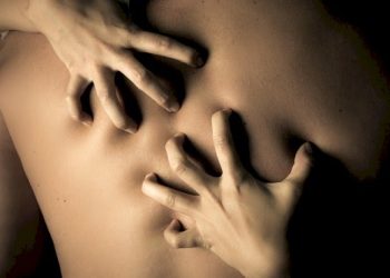 Mujer muere la noche de su boda en pleno acto sexual