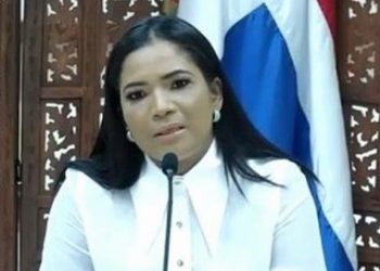 Periodista denuncia que no pudo presentar querella porque digitadores de la Policía “salieron temprano por el toque”