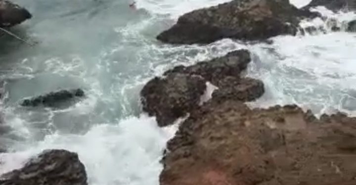 (VIDEO) Zozobra embarcación en costas de Samaná, iba con destino a Puerto Rico