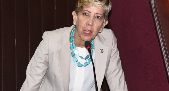 Senadora Ginette Bournigal afirma que «no es momento de subir sueldo»