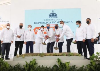 Presidente Abinader da primer picazo para la construcción de circunvalación en Espaillat