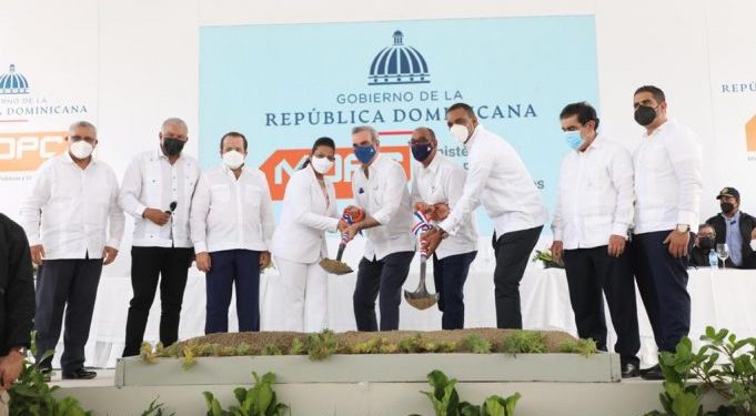 Presidente Abinader da primer picazo para la construcción de circunvalación en Espaillat