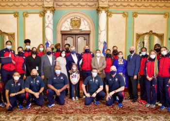 Presidente Abinader recibe a las Reinas del Caribe en el Palacio Nacional