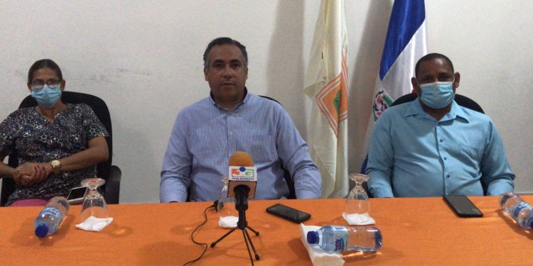 Dan 72 horas al abogado Francis Reynoso para que se retracte de acusación contra empleados del Ayuntamiento de Bayaguana