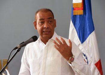 Deligne Ascención anuncia la construcción de carreteras en Monte Monte Plata