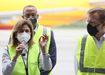 Gobierno anuncia llegada de primeras dosis vacuna Pfizer y BioNTech