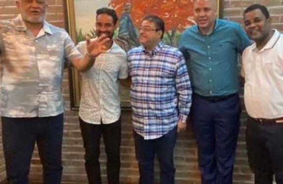 Ministro de Educación ofrece apoyo a Luguelín Santos en coordinación con Miredec