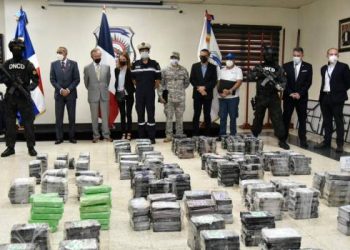Buque francés intercepta lancha con 488 paquetes de droga en costas dominicanas
