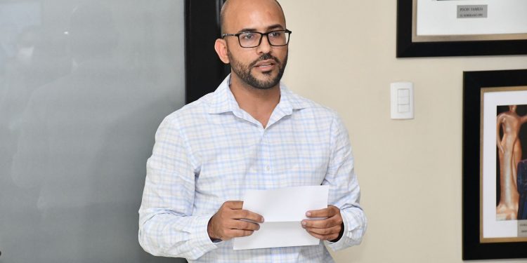 José Nova renuncia a candidatura y denuncia secuestro de Acroarte