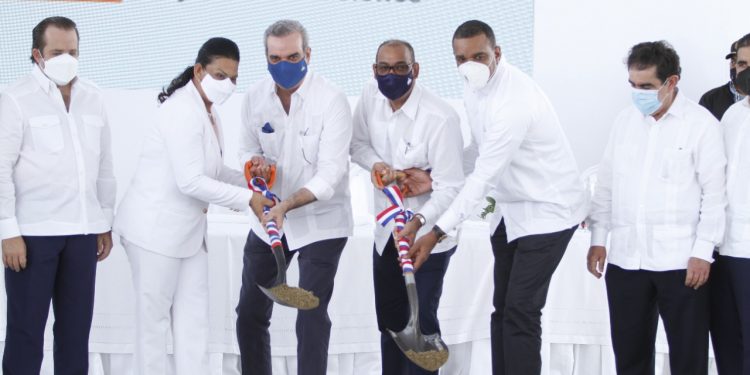 «Se cumple un sueño con la construcción de la avenida Circunvalación en Moca», exclama senador Carlos Gómez